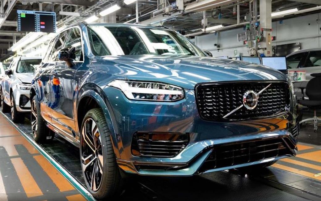 Volvo rolls out its last car with a diesel engine