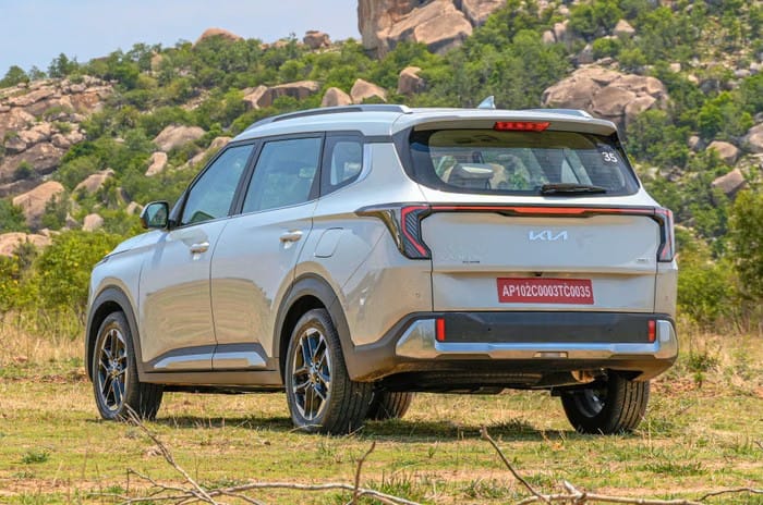 2026 Kia Carens Clavis Back