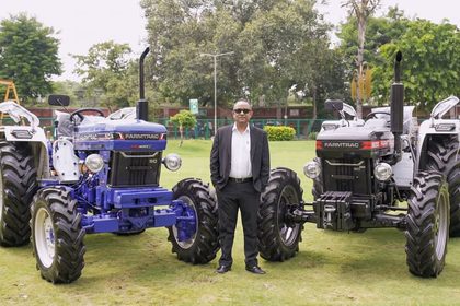 Farmtrac 6055 Dark Edition