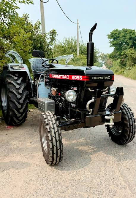Farmtrac 6055 Dark Edition 