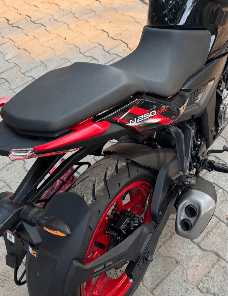 Bajaj Pulsar N250SS